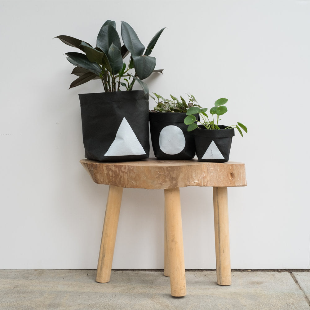 Geometry Storage Container: Triangle (S), Black or White – Otto Finn
